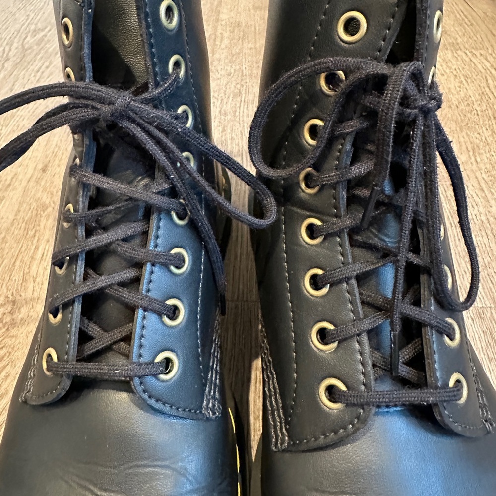 Dr Martens Vegan 1460 Boot Size 11 - Picture 8 of 13